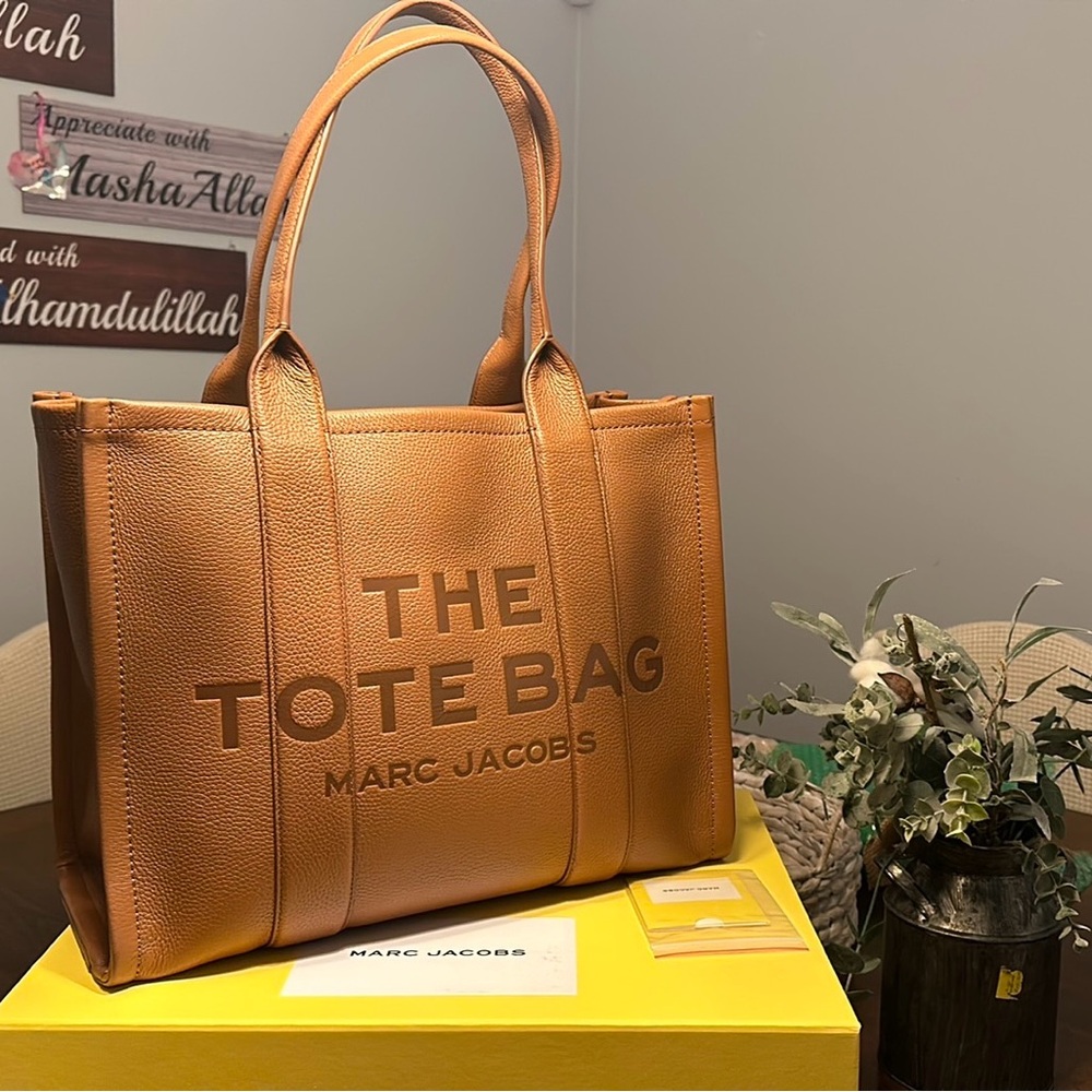Marc Jacobs the tote bag LARGE( Authentic)